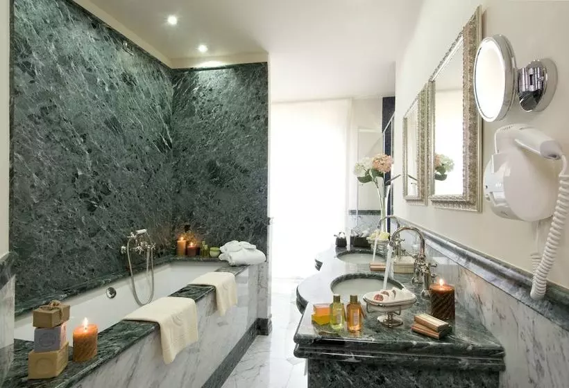 Suite with lake view, Splendid