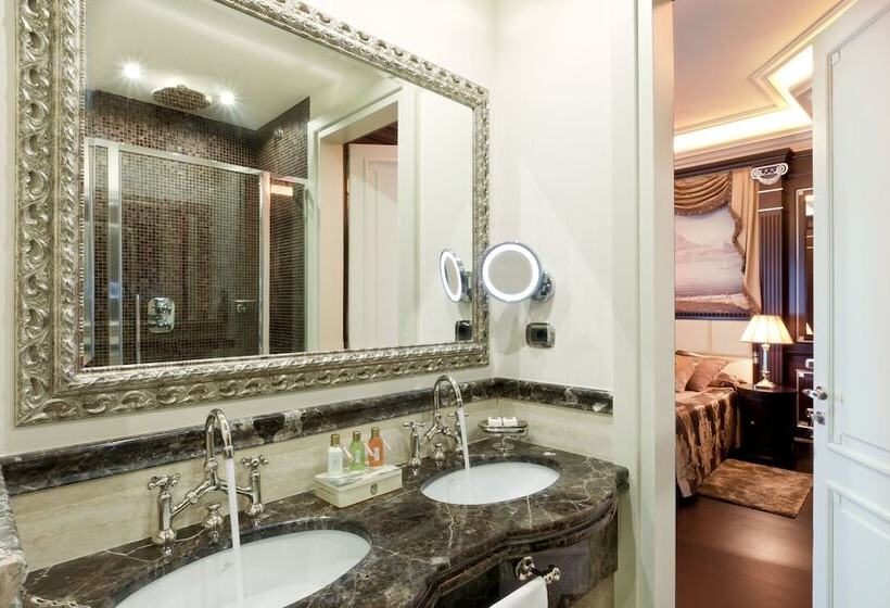 جناح جونيور ذات إطلالة, Splendid