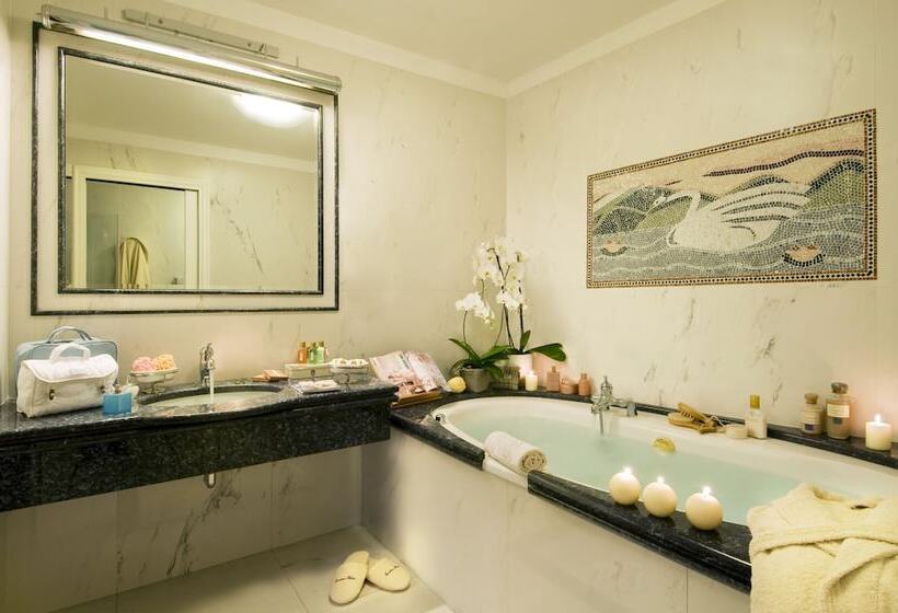 جناح سينيور, Splendid