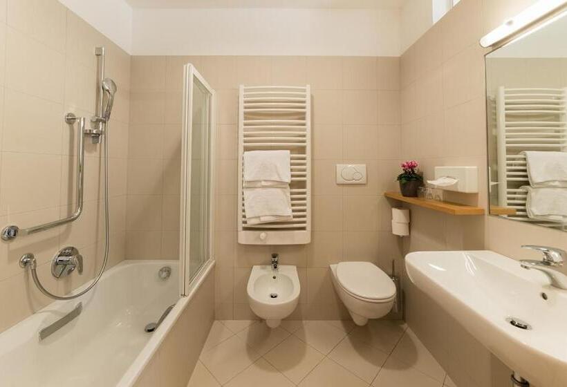 اتاق سوپریور با بالکن, Stiegl Scala