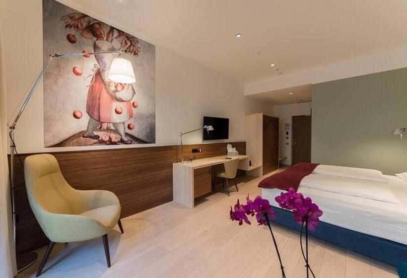 اتاق لوکس با تخت بزرگ, Stiegl Scala