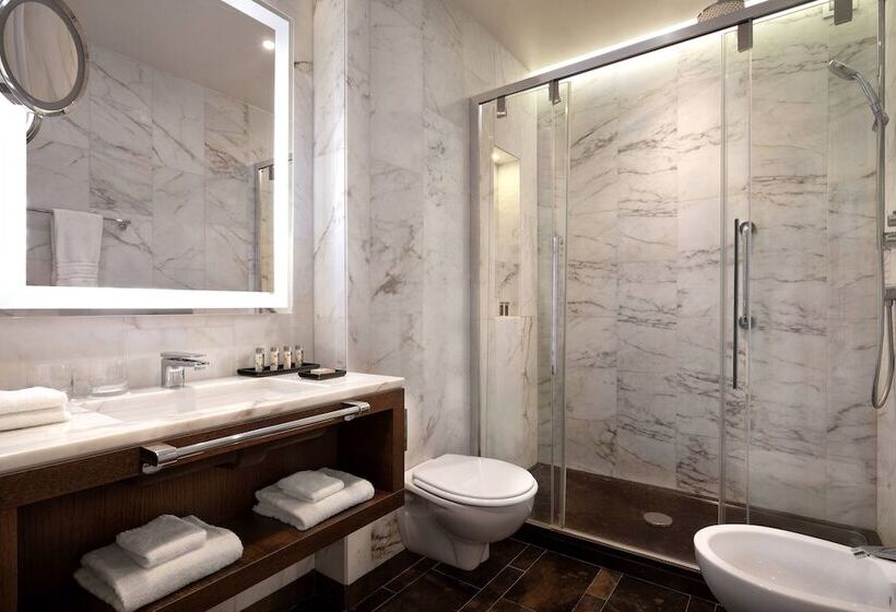 Номер Deluxe с Видом, Renaissance Tuscany Il Ciocco Resort & Spa