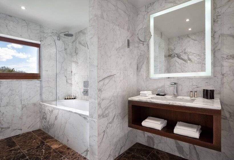 جناح ديلوكس, Renaissance Tuscany Il Ciocco Resort & Spa