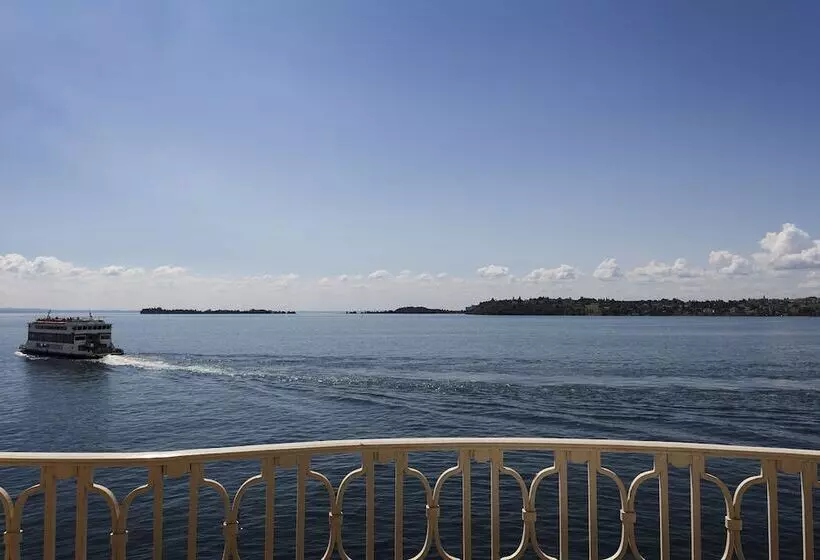 اتاق کلاسیک با چشم‌انداز دریاچه, Grand Hotel Gardone Riviera