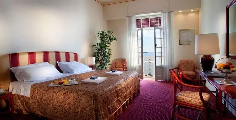 اتاق کلاسیک با چشم‌انداز دریاچه, Grand Hotel Gardone Riviera