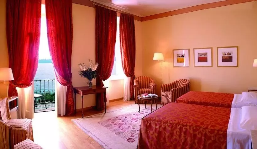 اتاق کلاسیک با چشم‌انداز دریاچه, Grand Hotel Gardone Riviera