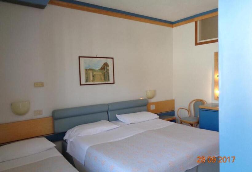 Номер Стандарт Трехместный, Ambasciatori Palace