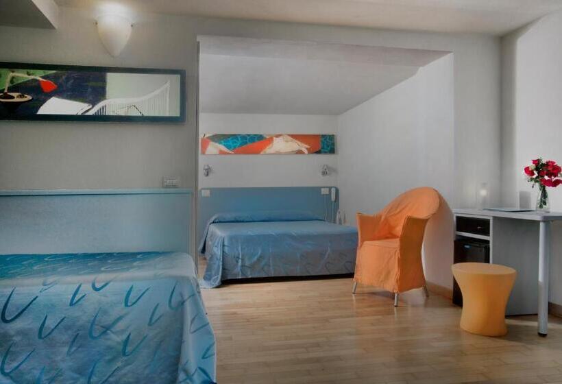 غرفة قياسية إطلالة جانبية علي البحر, Arenella