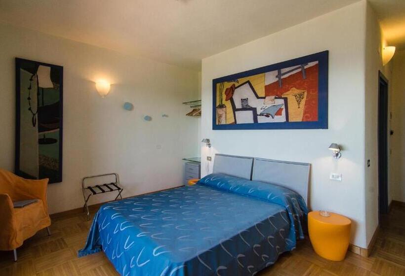 غرفة سوبيريور ثلاثية مطلّة علي البحر, Arenella