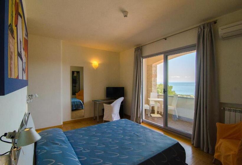 חדר סופריור לשלושה עם נוף לים, Arenella