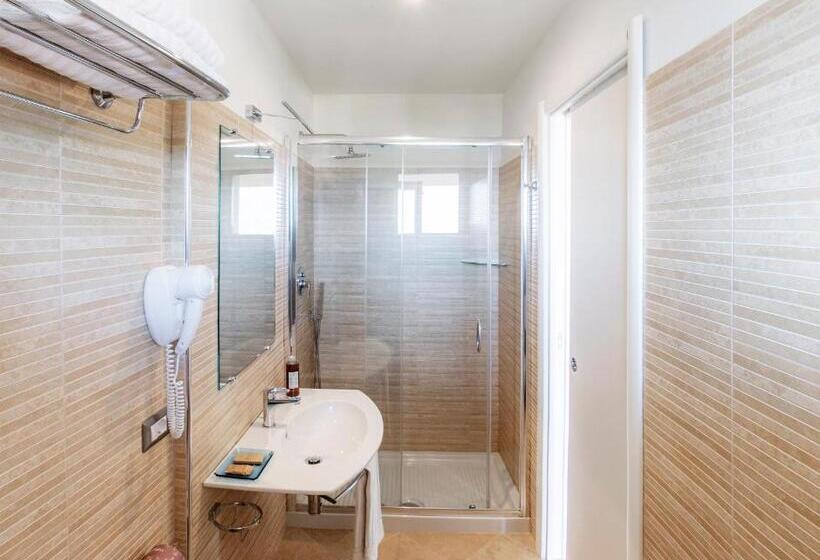 חדר סופריור לארבעה, Arenella