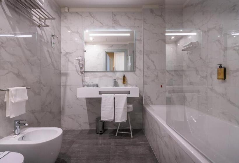 اتاق خانوادگی, Ariele