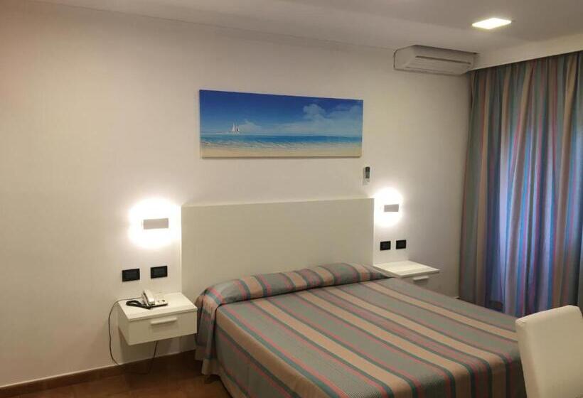 غرفة قياسية ثلاثية مزودة بشرفة, Bahamas