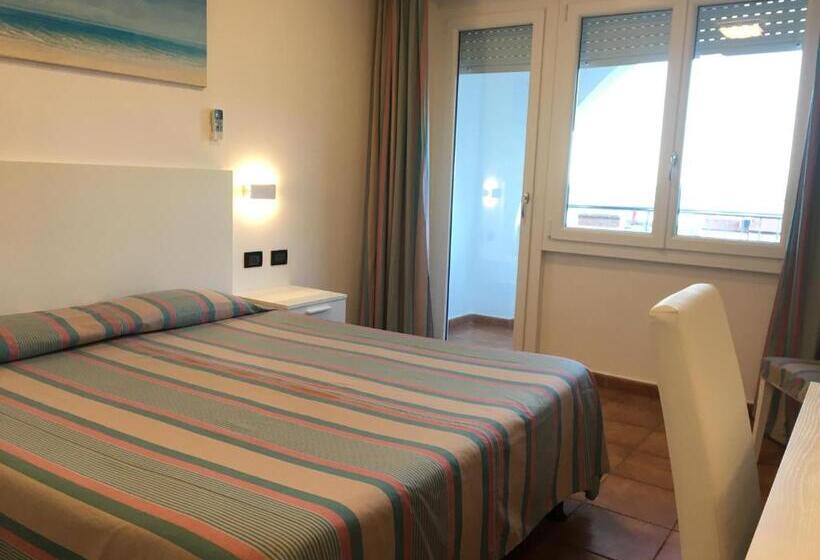 غرفة قياسية ثلاثية مزودة بشرفة, Bahamas