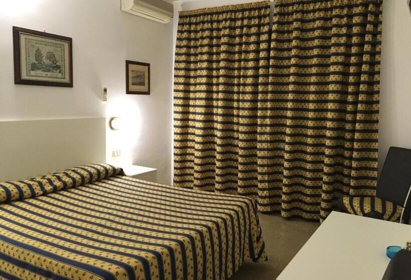 غرفة قياسية ثلاثية مزودة بشرفة, Bahamas