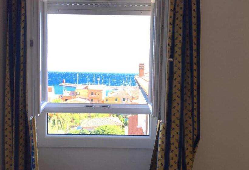 غرفة قياسية ثلاثية, Bahamas