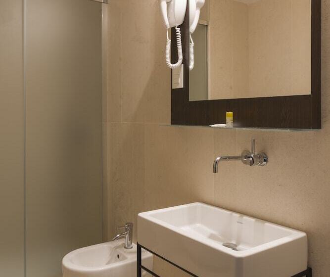 اتاق استاندارد یک نفره, B&b Hotel Milano Central Station