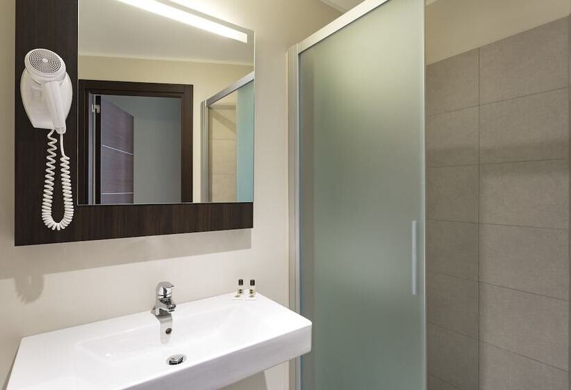 اتاق استاندارد سه نفره, B&b Hotel Milano Central Station