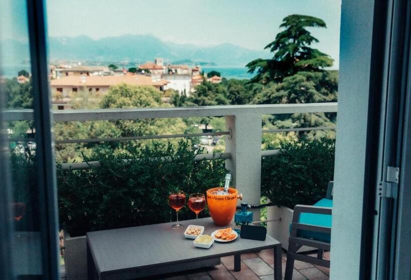 Семейный Номер, Benaco