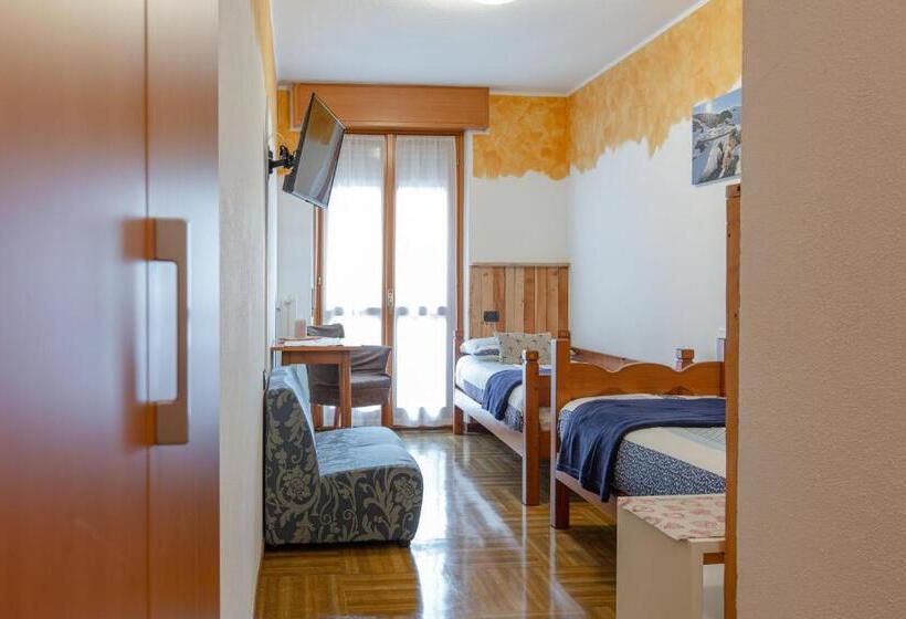 Quarto Estandar com Vistas, Biancospino