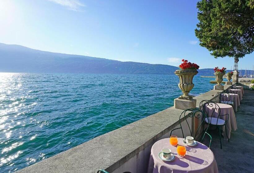 Superior room with lake view, Bogliaco
