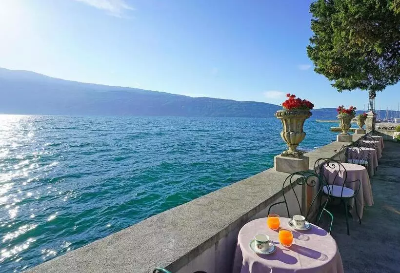 Superior room with lake view, Bogliaco