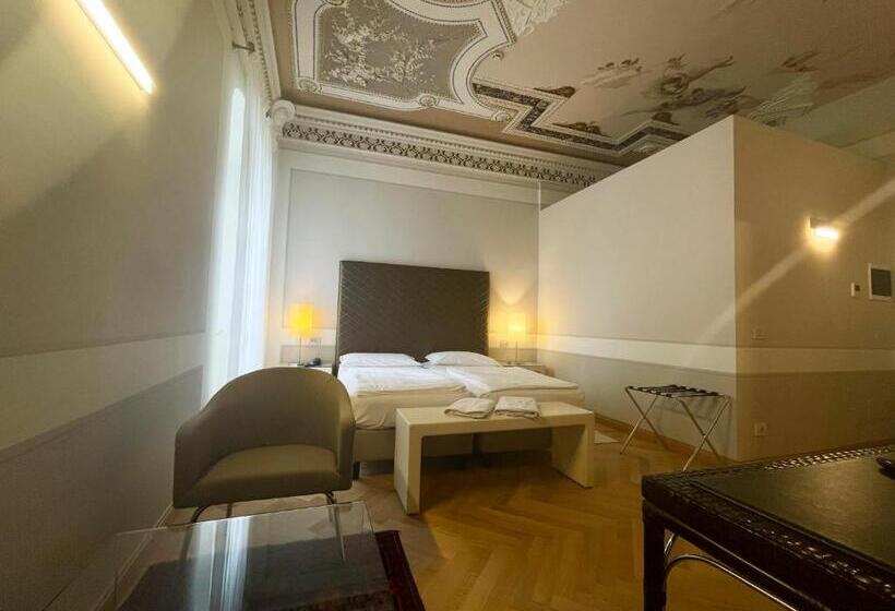 Superior room with lake view, Bogliaco