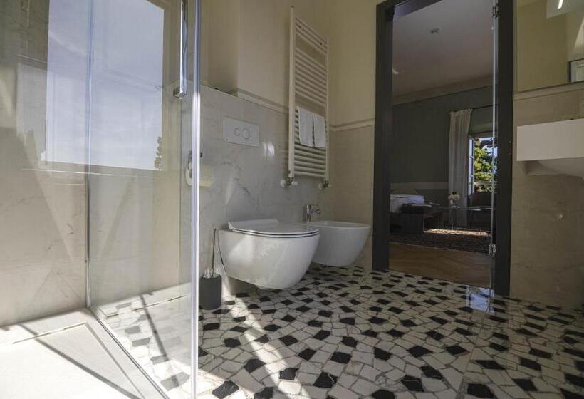 Superior room with lake view, Bogliaco