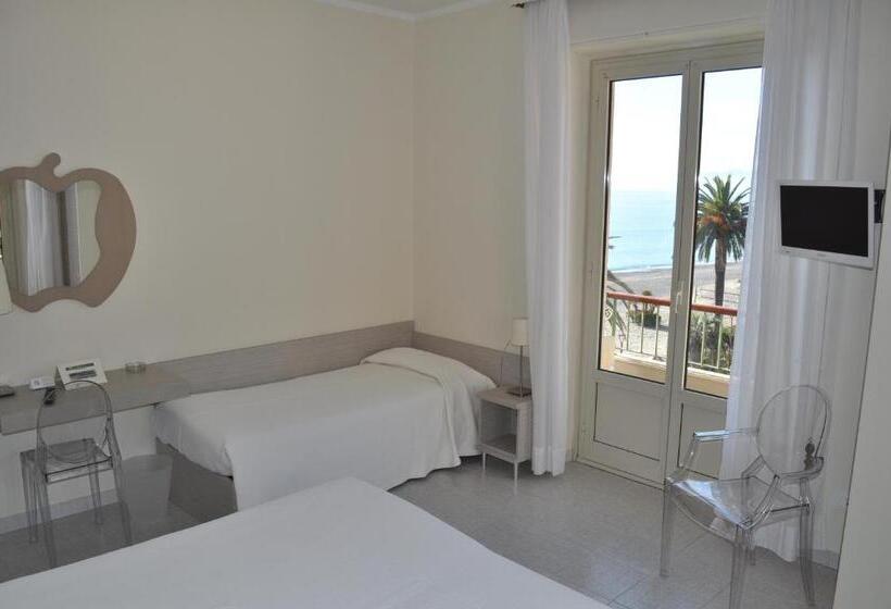 オーシャンビュースタンダードルームバルコニー付き, Boncardo