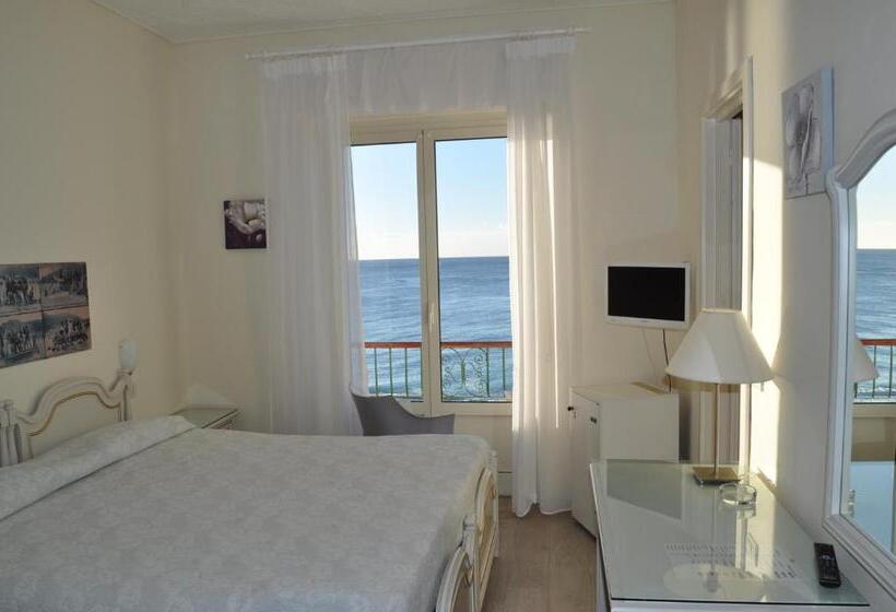 オーシャンビュースタンダードルームバルコニー付き, Boncardo