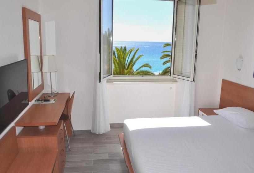 Triple Room Sea View, Boncardo