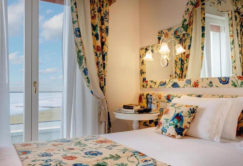 带观景的标准间, Cavalieri Palace