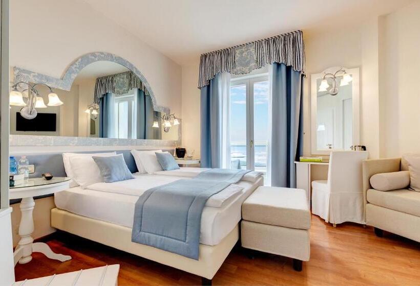 带观景的标准间, Cavalieri Palace