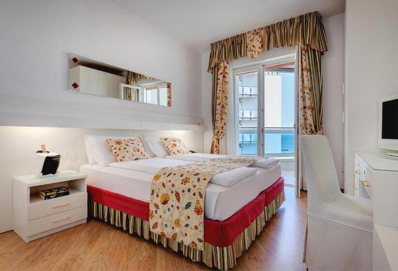 Номер Стандарт Боковой Вид на Море, Cavalieri Palace