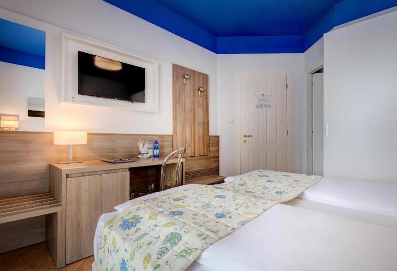 标准间侧面带海景, Cavalieri Palace