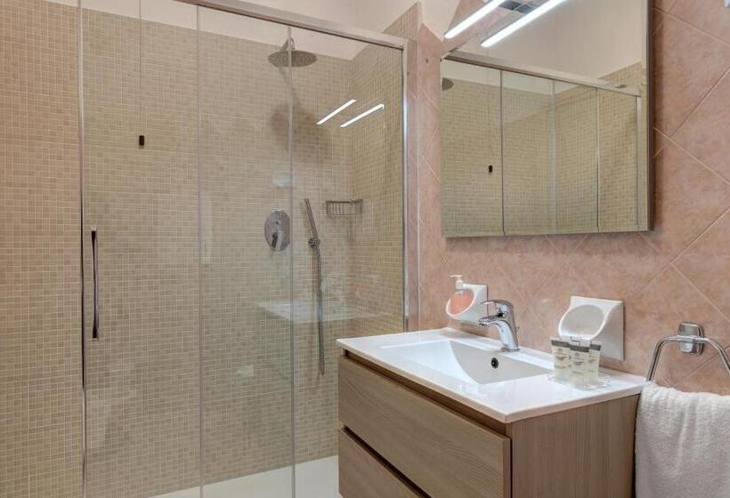 高级大房间, Cavalieri Palace