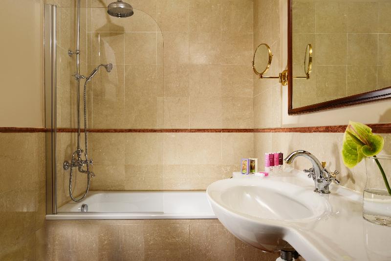 غرفة تنفيذية, Continental Genova