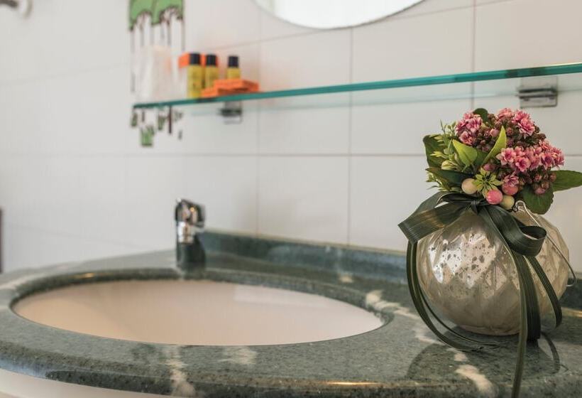 스탠다드 룸, Donatello Imola