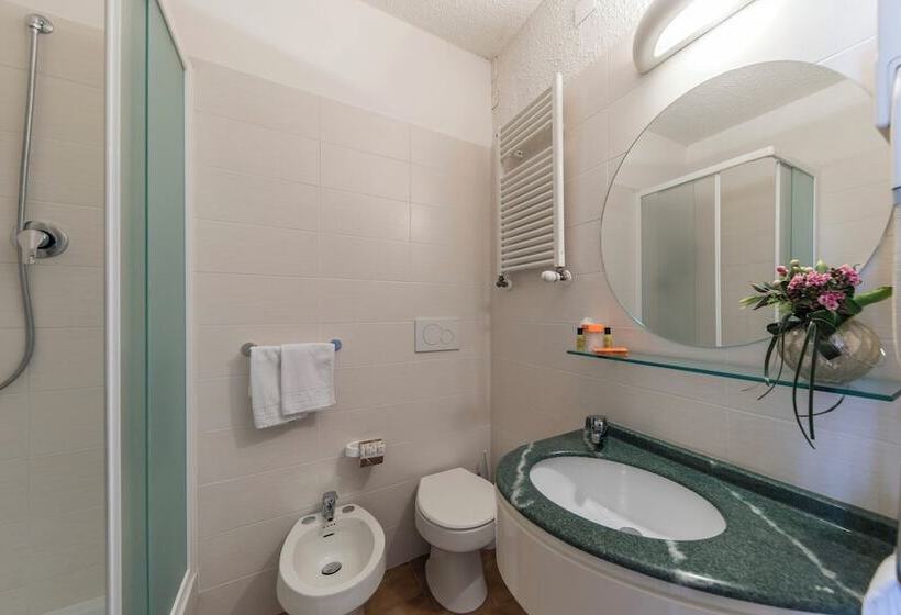 스탠다드 룸, Donatello Imola