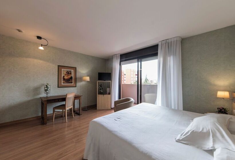 스탠다드 룸, Donatello Imola