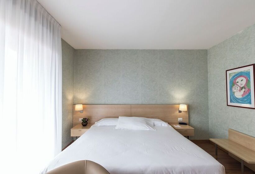 스탠다드 룸, Donatello Imola