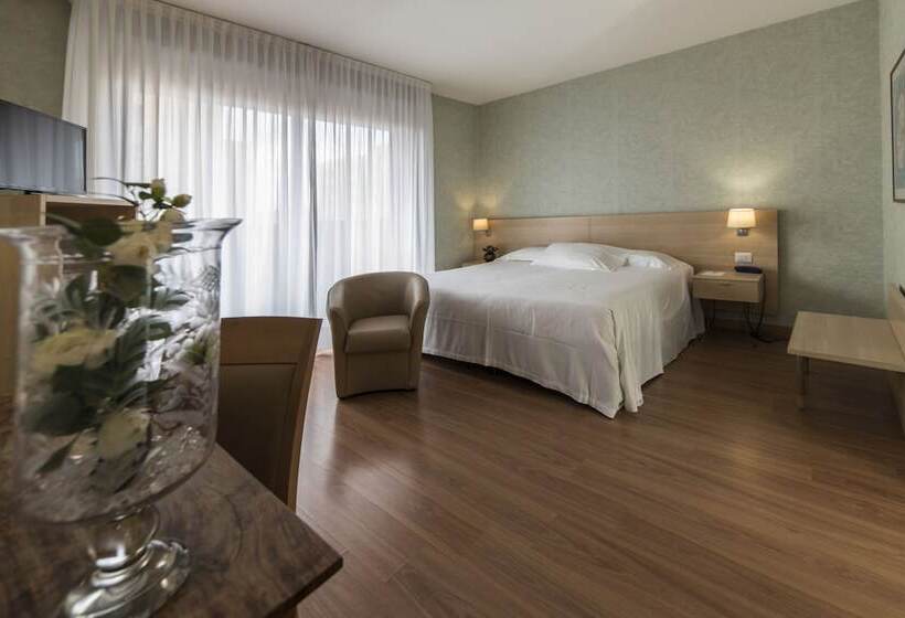 스탠다드 룸, Donatello Imola