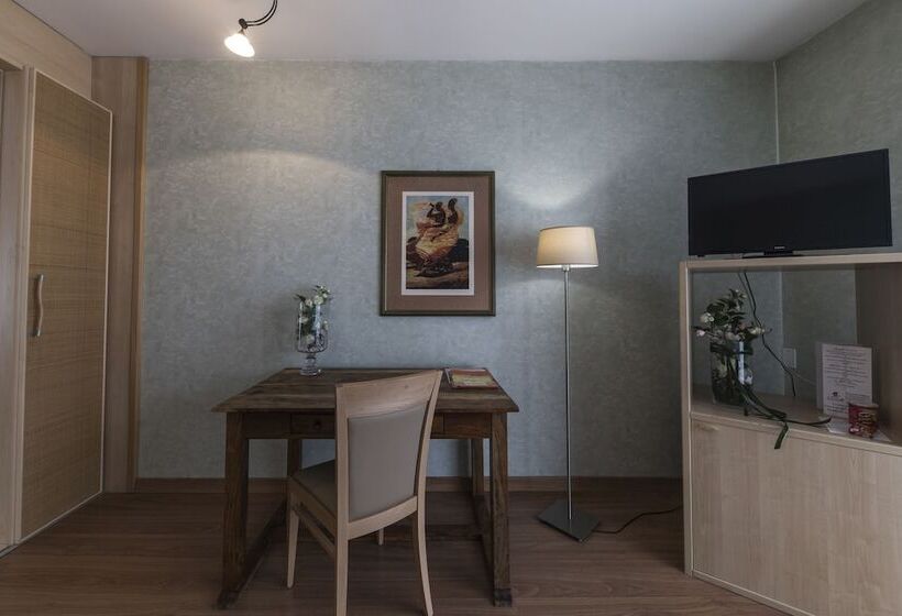 스탠다드 룸, Donatello Imola