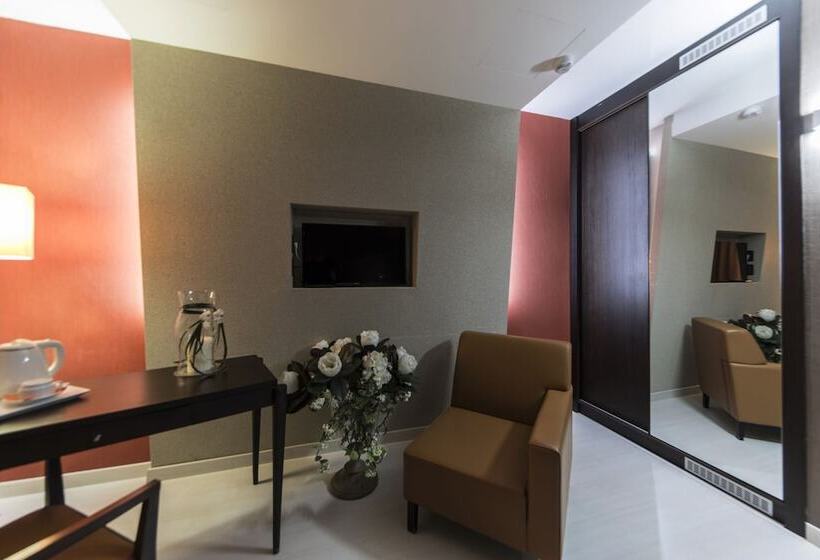 주니어 스위트, Donatello Imola