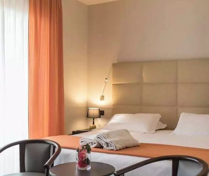 Superior-huone, Donatello Imola