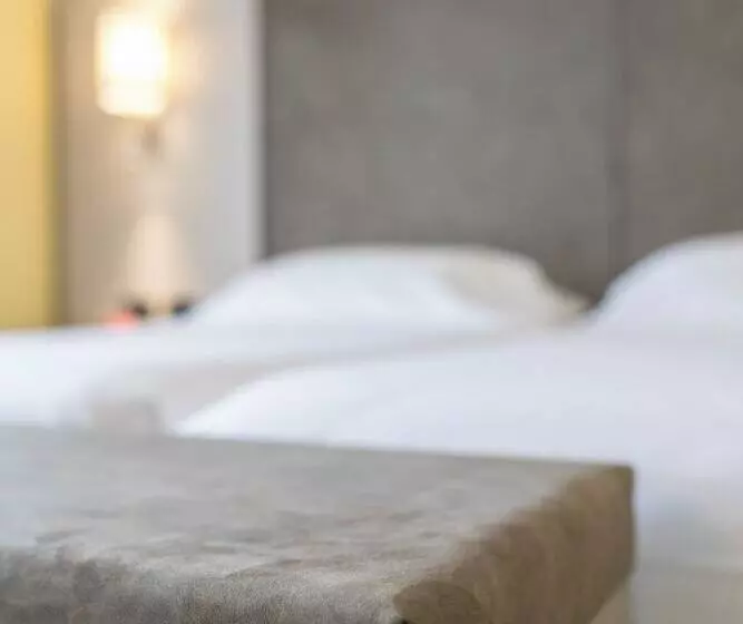 Deluxe-huone, Donatello Imola