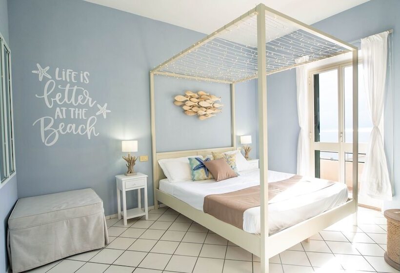 带海景的高档三人间, Il Perseo