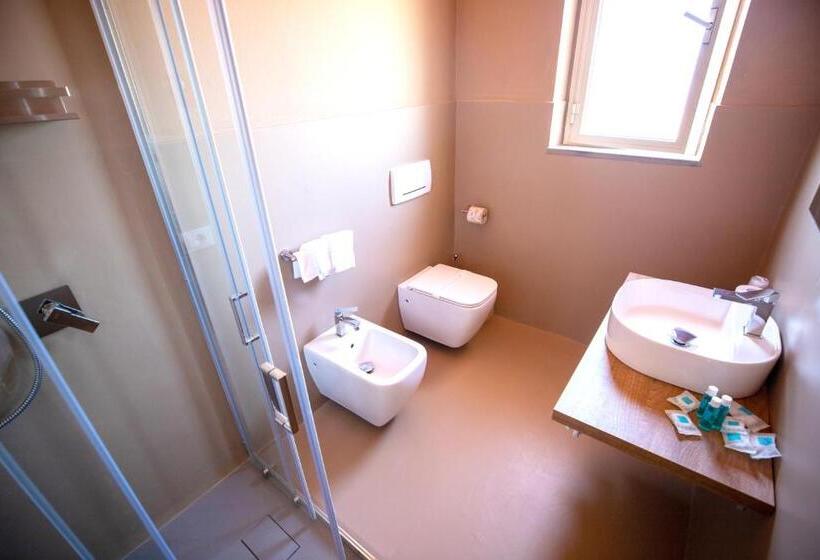 四人高级间, Il Perseo