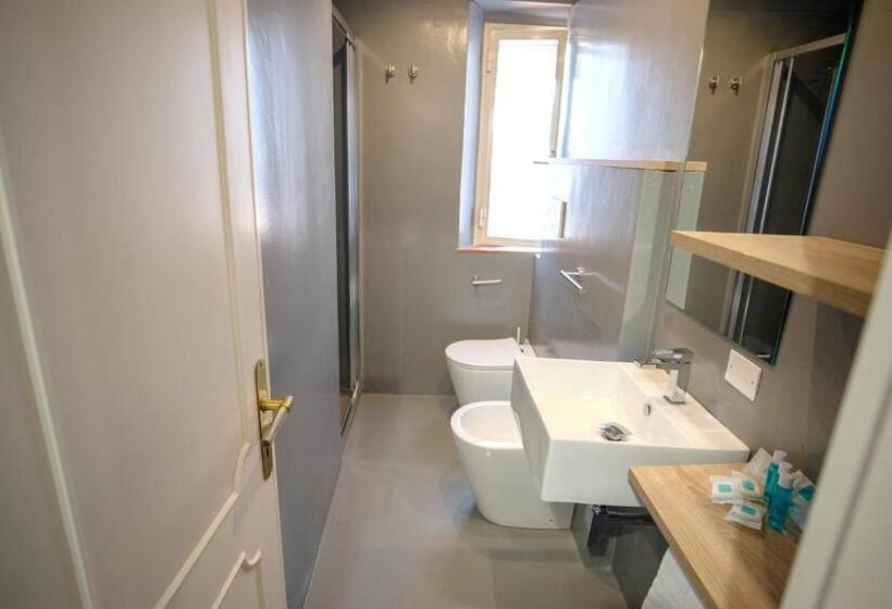 高级三人间, Il Perseo