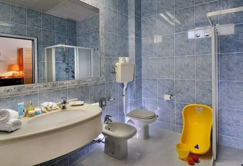 Standard Neljän Hengen Huone Merinäkymä, Losanna